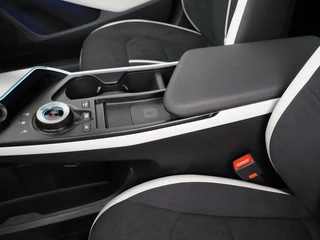 Kia EV6 GT-Line Business Edition 84 kWh  - Stoelverwarming/Ventilatie - GT-Line Design - Led Matrix koplampen - Elektrisch verstelbare voorstoelen met geheugen - Elektrische achterklep - Draadloos Apple Carplay/Android Auto - Fabrieksgarantie t/m 2033 / 34