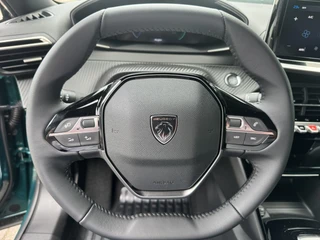 Peugeot e-2008 Envy EV 54kwh 156pk | Apple Carplay/Android Auto | Adaptieve Cruise Control | Lichtmetalen velgen 17 inch | Draadloos laden / 20