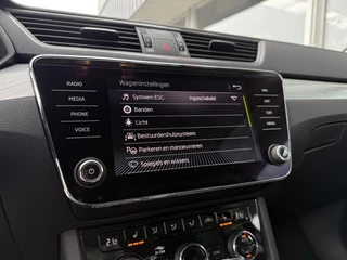 Škoda Superb COMBI 1.5 TSI ACT Business Edition - Automaat Stoelverw. Navi Camera 17inch LMV / 39