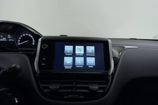 Peugeot 208 1.2 PureTech Blue Lion | Parkeersensoren | Navigatie | Radio | Stuurbediening | Climate control | Airco | / 23