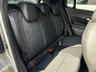 Jeep Avenger 1.2 e-Hybrid Black Edition | Apple-Android | Parkeercamera | Cruise Control / 6