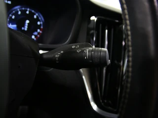 Volvo S60 2.0 T4 R-Design Polestar engineered / 25