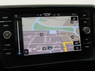 Volkswagen Passat 1.4 TSi 218 Pk PHEV GTE Business | Panoramadak | Camera | Adaptive Cruise | Stoelverwarming | Navigatie | CarPlay | 17 Inch | 73.094 Km !! / 31