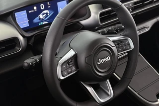 Jeep Avenger 1.2 e-Hybrid Summit Infotainment & Convenience Pack JBL Carplay / 12
