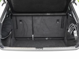 Audi Q4 e-tron 40 Launch edition S Competition 77 kWh | Trekhaak | HUD | Warmtepomp | ACC | Matrix LED | Leder | Keyless | Camera | Sonos audio | 20" | Dealeronderhouden / 48