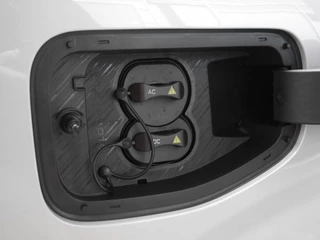 Leapmotor B10 Design ProMax 67.1 kWh | Wltp 434km | 750kg trekgewicht | Stoel en stuur verwarming | 360 graden camera | Lederen bekleding | Panoramadak | Led | Regensensor | Sfeerverlichting | Elektrisch verstelbare voorstoelen / 63