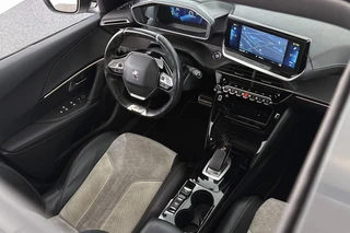 Peugeot e-2008 EV GT Pack 50 kWh Panoramadak Adaptieve Cruise Stoelverwarming / 40