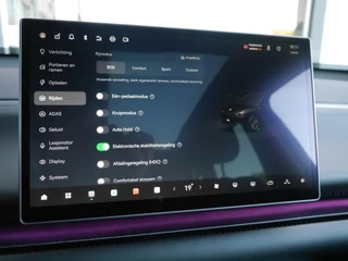 Leapmotor C10 Design 69.9 kWh | uit Voorraad leverbaar | Panoramadak | Elektrische achterklep | 20inch velgen | Camera voor en achter | Lederen bekleding / 27