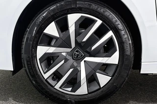 Peugeot 208 1.2 PureTech 100 Style / 20