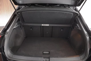 Volkswagen T-Roc 1.5 TSI 150pk DSG Sport Black Style Keyless Camera Virtual Cockpit Navigatie / 43
