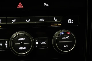 Volkswagen T-Roc 2.0 TSI 4Motion R | PANORAMADAK | BEATS | AKRAPOVIC UITLAAT | CAMERA | TREKHAAK / 10