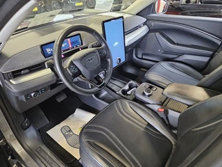 Ford Mustang Mach-E RWD 75 kWh | Geen import | Trekhaak | Panoramadak / 6