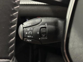 Peugeot e-2008 EV Allure Pack 50 kWh 3 FASE 92% SOH CAMERA ECC CRUISE CARPLAY NAVI LM. / 24