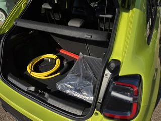 Fiat 600e Abarth Scorpionissima 54 kWh | Apple-Android | Sportstoelen | Parkeercamera / 25