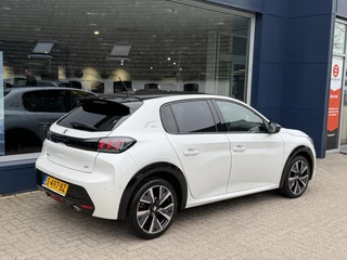 Peugeot 208 1.2 Turbo 100 PK GT | Navigatie | Zwart dak | Sportstoelen | Keyless Start | 17" Lichtmetalen Velgen | Full LED Verlichting | Climate Control | Cruise Control | Camera | Parkeersensoren | Dodehoek detectie | / 4