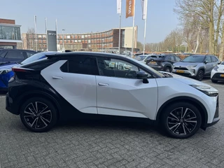 Toyota C-HR 2.0 Plug-in Hybrid 220 Première Edition PANODAK LEER 360° CAMERA JBL-AUDIO EL-STOEL STOEL/STUURVERW BLIND SPOT KEYLESS LED EL-ACHTERKLEP 19'' LM-VELGEN NL-AUTO / 7
