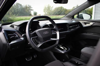 Audi Q4 e-tron 40 Advanced edition 77 kWh // 97,4% SoH | S-line | Panoramadak | Black Optic | Camera | Smartphone pakket | Keyless Advanced / 12