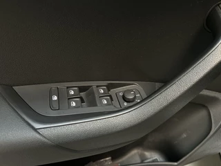 Skoda Karoq 1.5 TSI 150pk ACT Sportline Business Camera Stoelverwarming Sfeerverlichting / 20