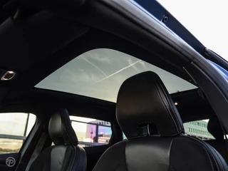 Volvo V40 2.0 D3 150 PK Business Sport R-Design Panoramadak Harman Kardon LED Standkachel Trekhaak Stoelverwarming 18" / 13