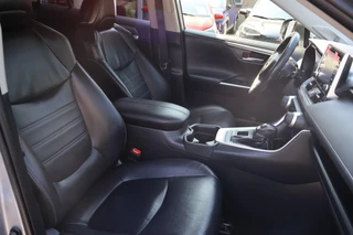 Toyota RAV4 2.5 HYBRID EXECUTIVE JBL NAVI APPLE/ANDROID EL-STOEL MET GEHEUGEN DODEHOEK DETECTIE EL.A.KLEP LED DAB 360* / 21