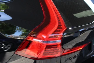 Volvo XC60 2.0 T6 Plug-in hybrid AWD Plus Black Edition  | Panoramadak | H/K | Camera | Leder / 35