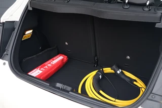 Fiat 500e Urban Comfort 42 kWh  Keyless/Stoelverw/CarPlay/Camera/Dodehoek/Pdc/15" / 9