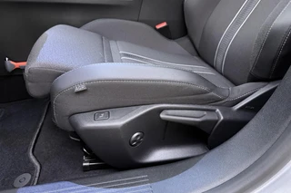 Opel Astra 1.2 Turbo 145pk Hybrid Automaat GS | Panoramadak | Navigatie | Headup display | Adapt. Cruise control | 360 Camera | Stoel- en stuurverwarming | Zwart dak / 18