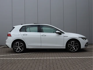 Volkswagen Golf 1.5 eTSI  | Pano | IQ.light | Winter pakket | Org. NL / 19