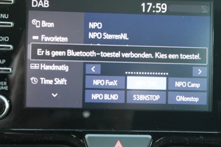 Toyota Yaris 1.5 HYB. ACTIVE Automaat / Camera / Cruise control / Dab radio / Apple carp. / 36