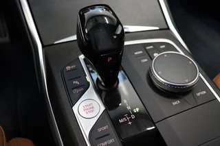 BMW 3 Serie Touring 320i High Executive M Sport Pakket Automaat  / Live Cockpit Professional / Cruise Control / Stoelverwarming / Active Guard Plus / Hifi / LED / Climate Control / Leder / 19 Inch / DAB / 19