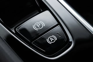 Volvo XC60 2.0 B4 MHEV 197PK Momentum 2WD Dealeronderhouden | Apple Carplay / Android Auto / 17