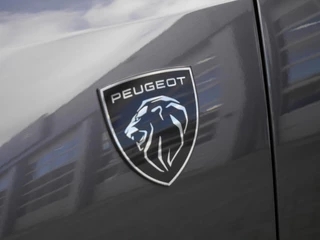 Peugeot 3008 1.2 Hybrid 136 GT | Demo | Stoel en stuurverwarming | Led | Navigatie | Achteruitrijcamera | Keyless entry en start | Parkeersensoren voor en achter | Climate control | Adaptive cruise control / 41