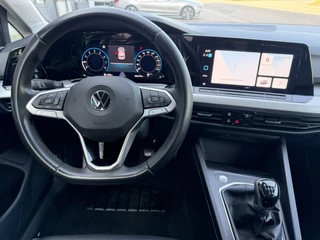 Volkswagen Golf 1.0 TSI / Apple CarPlay-Android / LEDER interieur + Stuur / Licht & Zicht Pakket / ALL-Season / 1e Eigenaar / 11