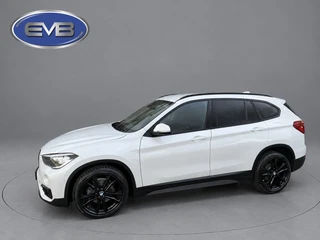 BMW X1 SDrive18i Executive achteruitrijcamera, extra getint glas, electr bedienbare achterklep, parelmoer wit / 20