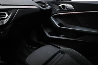 BMW 1-serie 118i Business Edition | SPORT LINE | PANORAMADAK | SPORTSTOELEN | DAB | APPLE / 32