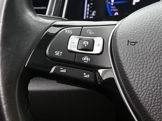 Volkswagen T-Roc 1.5 TSI Sport Automaat | Adaptive Cruise | CarPlay | Camera | Panoramadak | Parkeersensoren | Trekhaak | NAP / 14