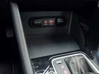 Kia Niro 1.6 GDi Hybrid DynamicLine | Trekhaak | All-seasonsbanden | Navigatie / 41