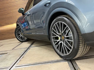 Porsche Cayenne 3.0 E-Hybrid Full Option | Vierwielbesturing | PANO | PDLS+ | BOSE | PASM | ComfortPakket | Soft Close |Trekhaak / 62