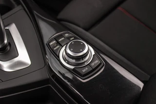 BMW 1-serie 125i Business+ | Sport Line | NL auto | Schuif-/kanteldak | Keyless entry | HiFi audio | Stoelverwarming | Xenon | Sportstuur | Navigatie Professional | Bluetooth | PDC / 29