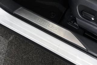 Lexus UX 250h AWD F Sport Premium / 27