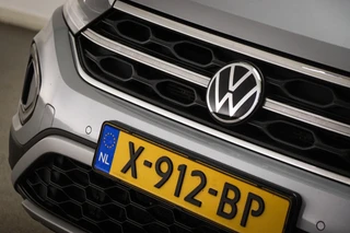 Volkswagen T-Roc 1.5 TSI Style | IQ LIGHT | STOELVERWARMING | CLIMA | APP CONNECT | DAB | PDC / 17