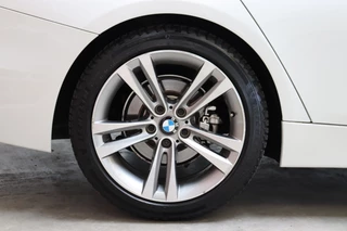 BMW 3 Serie Touring 316i High Executive Sport Line  / Navigatie Professional / Leder / Stoelverwarming / Climate Control / 18 Inch / Bluetooth / Xenon / Parkeersensoren / Cruise Control / 13