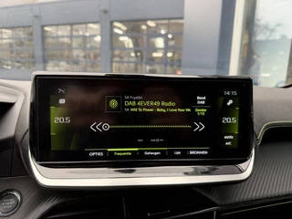 Peugeot 208 1.2 Turbo 100 PK GT | Navigatie | Zwart dak | Sportstoelen | Keyless Start | 17" Lichtmetalen Velgen | Full LED Verlichting | Climate Control | Cruise Control | Camera | Parkeersensoren | Dodehoek detectie | / 13