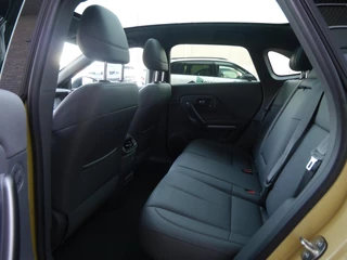 Leapmotor B05 ProMax Design 67.1 kWh | Panoramadak | Elektrisch verstelbare stoelen | Stuurwiel verwarming | Apple carplay/Android auto | Sfeerverlichting | Regensensor | Privacyglas | 19 inch lichtmetalen velgen / 12