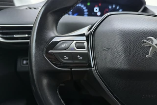 Peugeot 3008 1.2 PureTech Blue Lease Executive Camera l Climate Control l Cruise Control l Apple Carplay & Android Auto l PDC voor en achter l Bluetooth l Lichtmetalen Velgen l Afneembare Trekhaak / 20