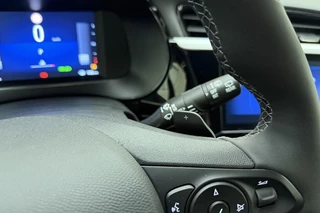 Opel Corsa 1.2 Turbo Hybrid Yes Automaat | Stoel & Stuurverwarming | Navigatie via Carplay | Zwart dak | DAB Radio | Parkeersensoren | Lichtmetalen velgen / 20
