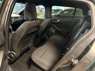 Ford Focus Wagon 1.0 EcoBoost Hybrid ST Line X automaat / Camera / cruise / stoel en stuurverwarming / 17