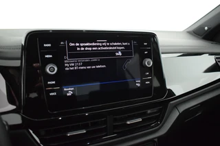 Volkswagen T-Roc 1.5 TSI 150pk DSG R-Line Business+ Black Style Trekhaak Camera IQ.Light Panoramadak Virtual Cockpit Navigatie / 27