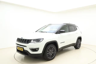 Jeep Compass 4xe 240 Plug-in Hybrid Electric S | Navigatie | Lederen bekleding | Panoramisch schuifdak | Keyless | Stoelverwarming | Zwart dak