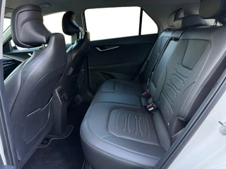 Kia Niro EV Edition Advanced 64.8 kWh | Camera | Keyless | Navi | Stoel + Stuurverwarming | Blindspot | Apple Carplay | Android Auto | Fabrieksgarantie t/m 03-2031 + 3 jaar verlengd tot 03-2034 | / 12